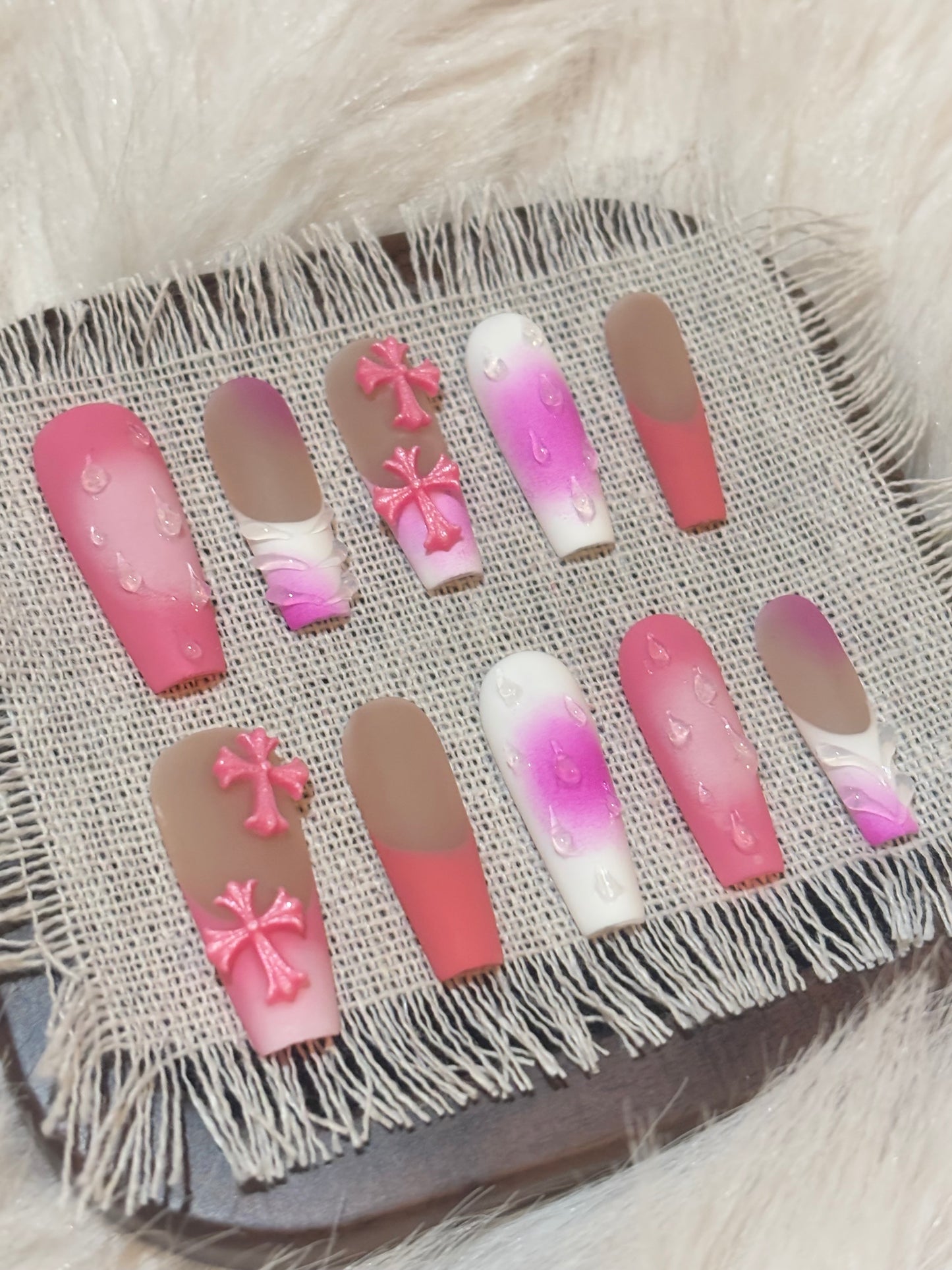 “Kiss me More💞” Handmade Press-on nail