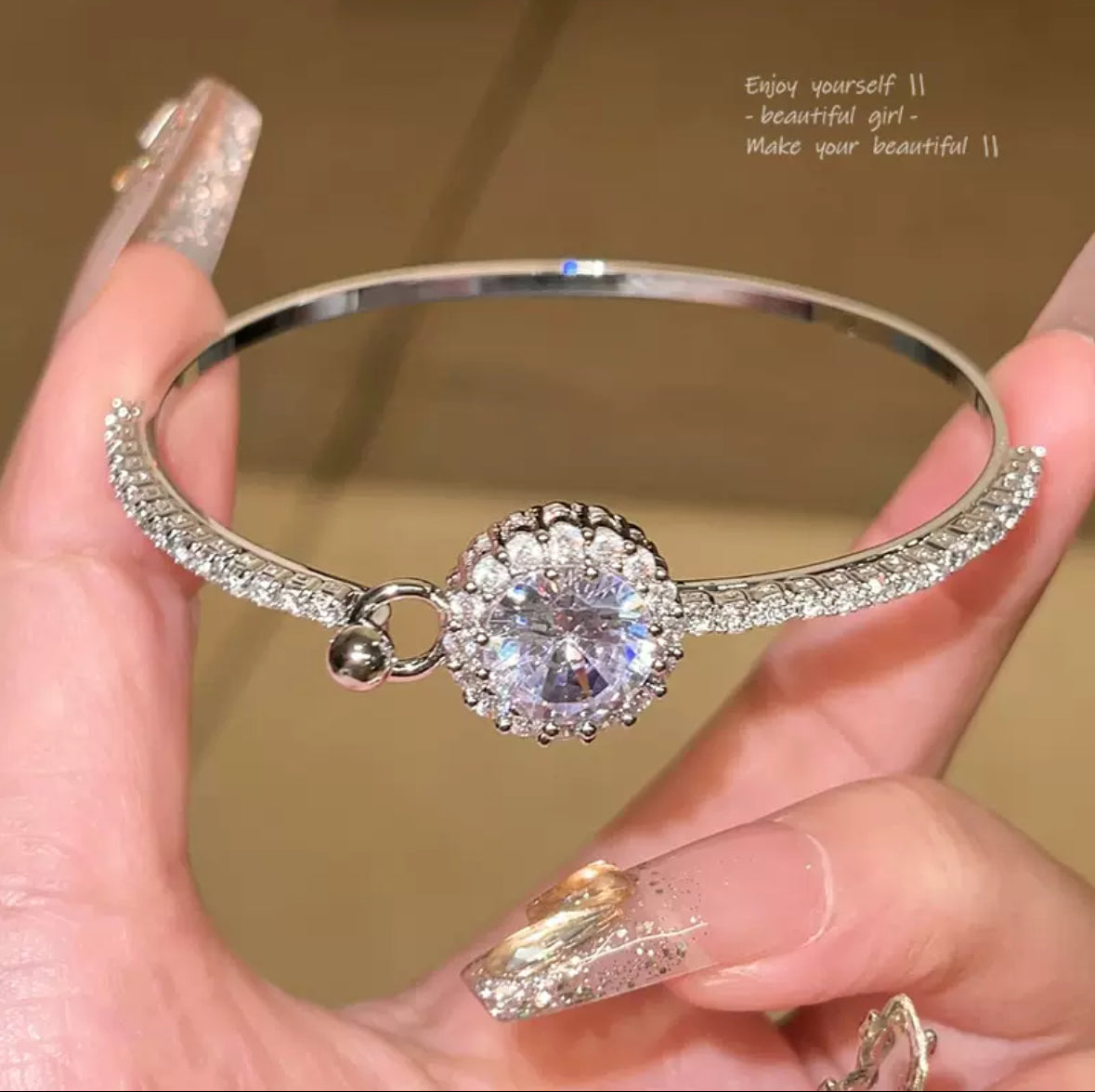 Sparkling Zircon Bracelet– Elegant and Dazzling Jewelry Gift for Friends
