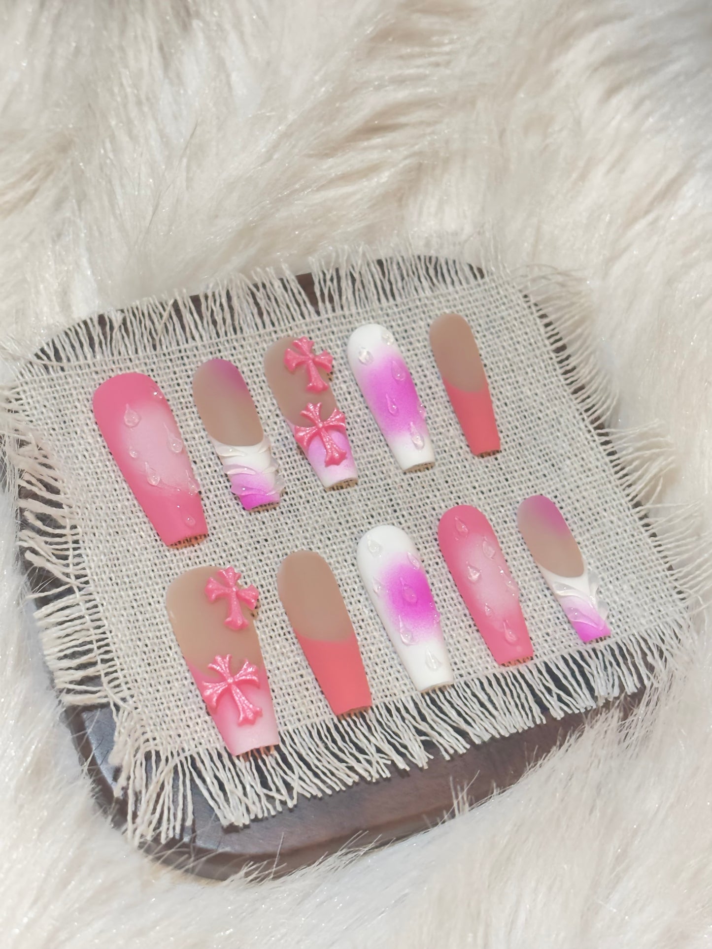 “Kiss me More💞” Handmade Press-on nail